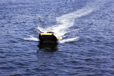 Bir offshore tekne taksi Istanbul altın boynuz deniz