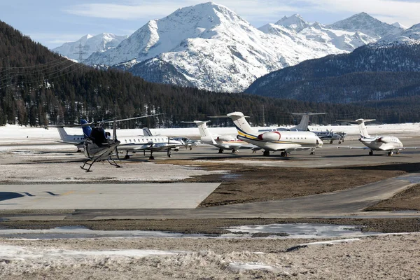 Özel jetler ve uçaklar Alpler St Moritz İsviçre Havaalanı