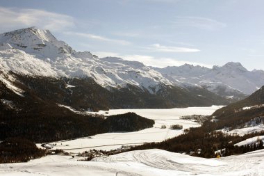Kayak Bakırlı ve St Moritz İsviçre beldesinde bir görünüm