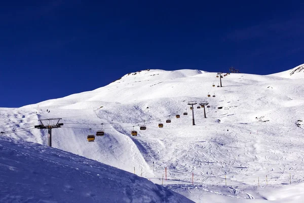 Uma Vista Teleféricos Esqui Pista Esqui Moritz Suíça Nos Alpes — Fotografia de Stock