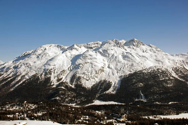 Blick Auf Eine Stadt Und Einen Schneebedeckten Berg Den Schweizer — Stockfoto