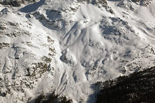Uma Vista Montanhas Cobertas Neve Nos Alpes Suíços — Fotografia de Stock