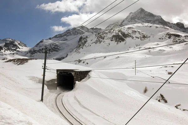 Una Vista Túnel Ferrocarril Los Alpes Suiza — Foto de Stock