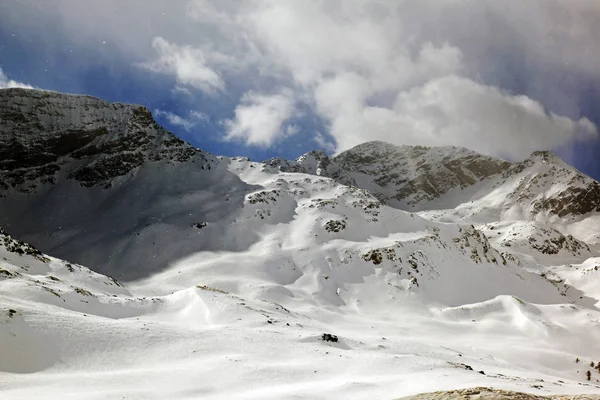Θέα Από Χιόνι Που Καλύπτει Βουνά Στο Ελβετία Άλπεις — Φωτογραφία Αρχείου