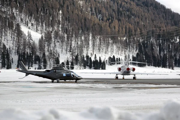 Helicopter Private Jet Snowy Landscape Mountains Alps Switzerland — Stock Photo, Image