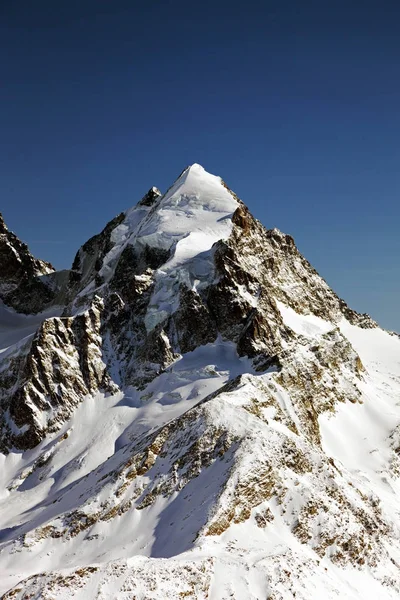 Een Weergave Van Een Besneeuwde Bergen Van Alpen Zwitserland — Stockfoto