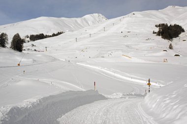 Kayak öğretmen ve çocuklar Kayak Bakırlı alps İsviçre'de Kayak öğrenme