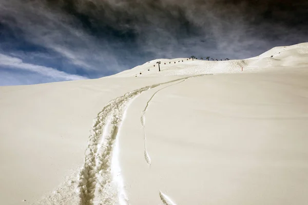 Blick Auf Skipiste Skimarke Und Skilift Der Wunderschönen Bergwelt Der — Stockfoto