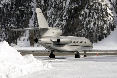Arkadan görünüş alps İsviçre kışın gümüş renk özel jet
