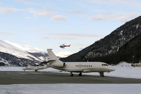 Red Helicopter Flying Two Private Jets Airport Moritz Switzerland Winter — Stock Photo, Image