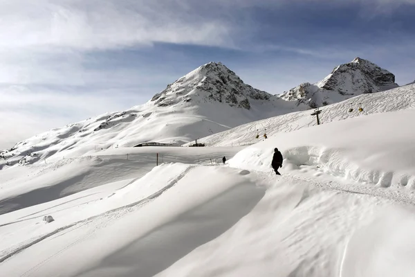 Widokiem Stoku Narciarskim Resort Krajobraz Pokryte Śniegiem Góry Alpy Szwajcaria — Zdjęcie stockowe