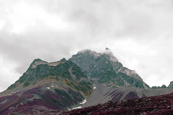 Güzel dağlar ve manzara renkli kızılötesi alps İsviçre