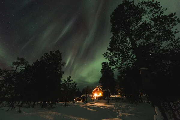 Nacht schot van Noorderlicht in bevroren winter land — Stockfoto