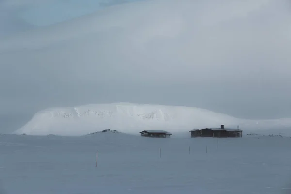 Backcountry atmosférico congelado país remoto no inverno — Fotografia de Stock