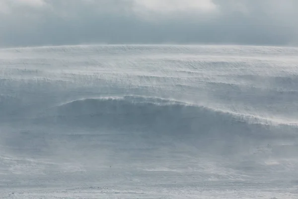 Backcountry atmosferyczne zamrożone zdalnego kraju zimą — Zdjęcie stockowe