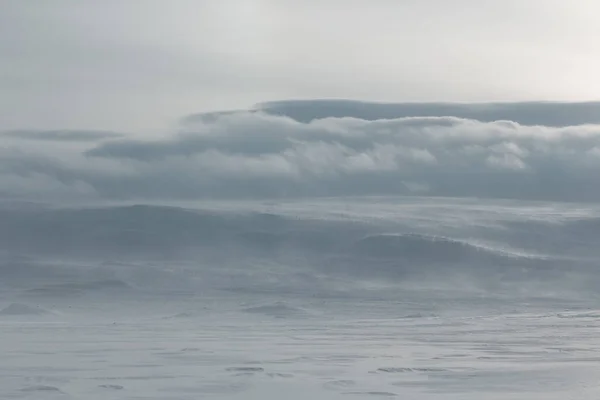 Arrière-pays atmosphérique gelé pays éloigné en hiver — Photo