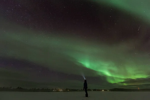 Night shot of northern lights in frozen winter country — Stock Photo, Image