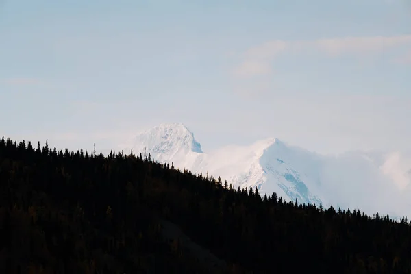 Mountains with glaciers and snow caps in autumn — 스톡 사진