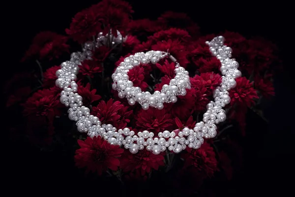 Perlový náhrdelník na květiny Stock Obrázky