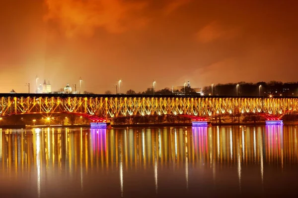 Beleuchtete Brücke in Plock — Stockfoto