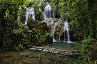 Bahar şelale çağlayan