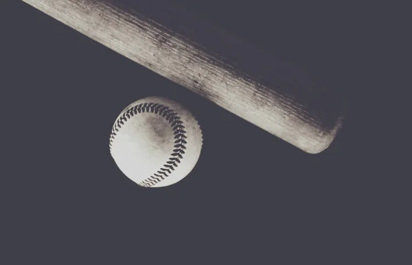 Béisbol y bate —  Fotos de Stock