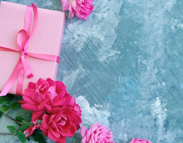 Розовые Розы Плоский Лежал Подарком День Матери Концепции Копирования Пространства — стоковое фото