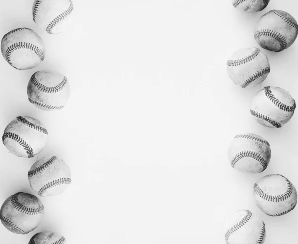 Siyah Beyaz Eski Beysbol Toplarının Arkaplanda Toplar Tarafından Kopyalanan Boşluk — Stok fotoğraf