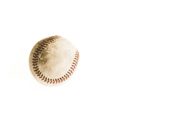 带有复制空间的白色背景独立使用过的棒球球 — 图库照片