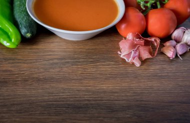 Yaz aylarında içmek için bir kabın içinde sağlıklı ve taze gaspaço