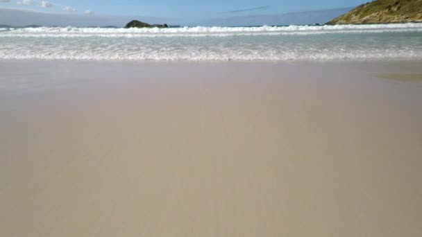 Strand Bij Het Braziliaanse Arraial Cabo — Stockvideo