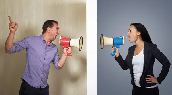 Man and woman shouting — Stock Photo, Image