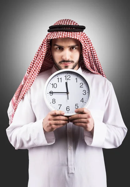 Hombre árabe con el reloj — Foto de Stock