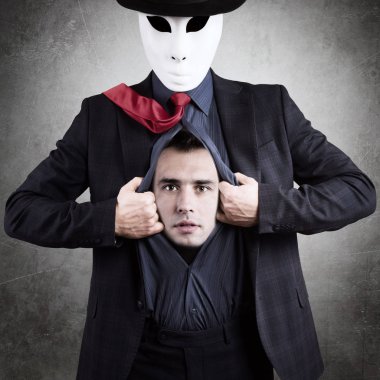 Maskeli adam.