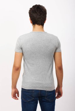 adam gri t-shirt