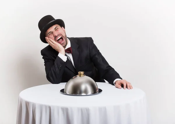 Homem engraçado à espera de almoço — Fotografia de Stock