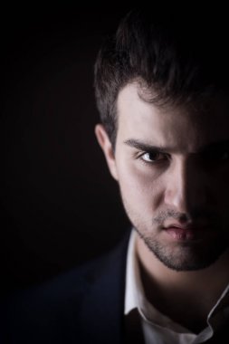 Yakışıklı erkek portresi