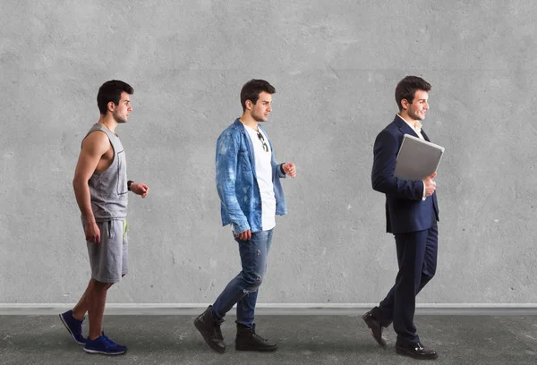 Caminante en negocios, deporte y look casual. Puerto de longitud completa — Foto de Stock