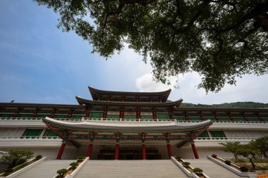 Yaz ortası Guryongsa tapınağında Budist tapınağı