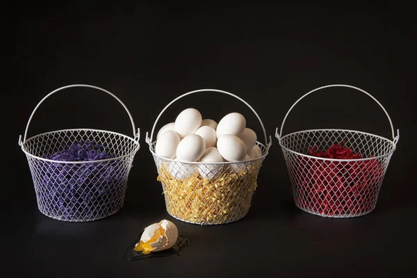 Non mettere tutte le uova nello stesso cesto. — Foto Stock