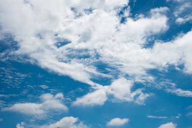 renkli bulutlar sabah ile mavi gökyüzü görüntü