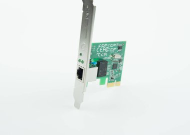 Beyaz arka plan üzerinde izole lan kartı