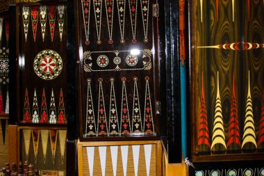 El işi dekoratif objeler bir Hatıra Eşyası Dükkanı eski şehir Kudüs İsrail pazarda satılan closeup 