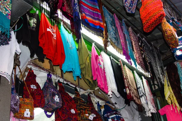 Primer Plano Objetos Decorativos Artesanales Vendidos Una Tienda Recuerdos Bazar — Foto de Stock