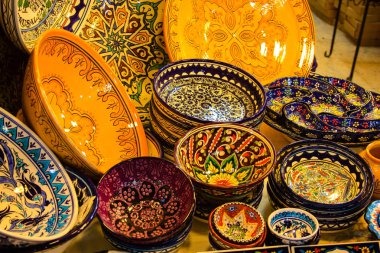 El işi dekoratif objeler bir Hatıra Eşyası Dükkanı eski şehir Kudüs İsrail pazarda satılan closeup 