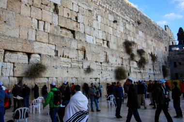 Kudüs İsrail Mart 6-2018 bilinmeyenli insanlar açık dua batı duvarı eski Kudüs şehri, sabah saat