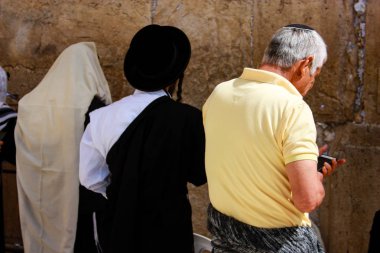 Kudüs İsrail Mart 6-2018 bilinmeyenli insanlar açık dua batı duvarı eski Kudüs şehri, sabah saat