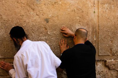 Kudüs İsrail Mart 6-2018 bilinmeyenli insanlar açık dua batı duvarı eski Kudüs şehri, sabah saat