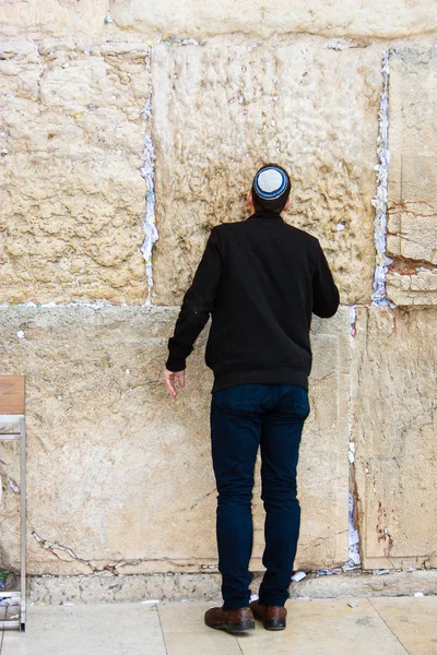 Pessoas Desconhecidas Orando Frente Muro Ocidental Cidade Velha Jerusalém Manhã — Fotografia de Stock