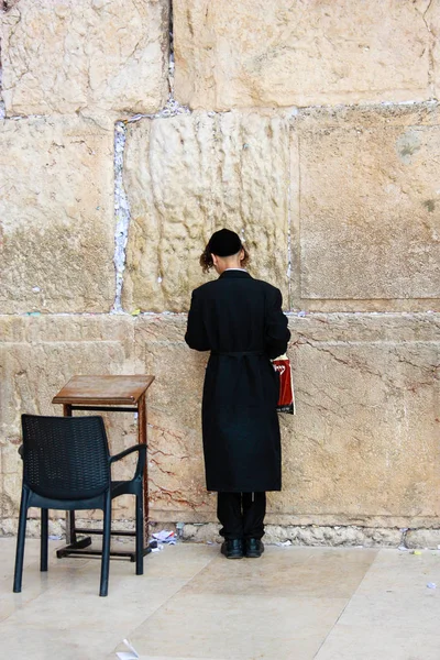 Unbekannte Beten Morgen Vor Der Westmauer Der Altstadt Von Jerusalem — Stockfoto